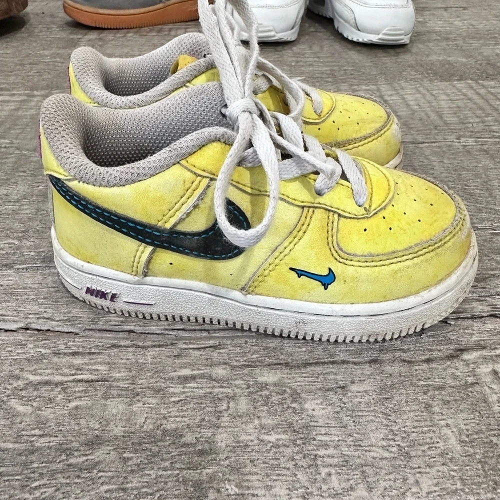 Nike Kids Sneakers Air Force 1 LV8 peace love & basketball toddler shoe yellow
